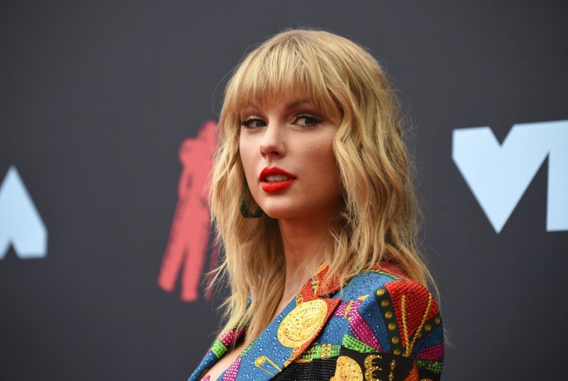 Taylor Swift Minta Patung Simbol Rasisme Dihancurkan