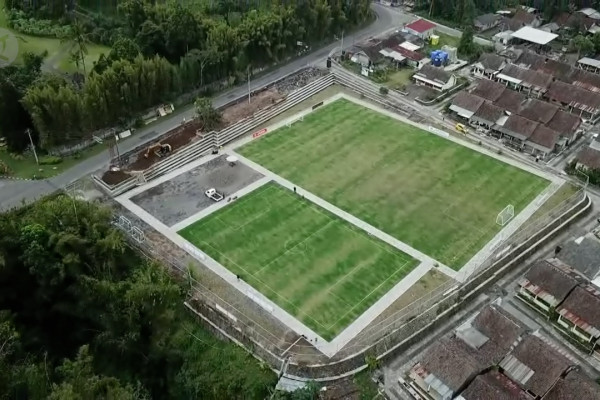 Lapangan Sepakbola berstandar Eropa di Lereng Merapi