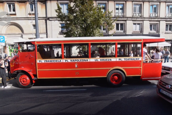 Warsawa operasikan kembali angkutan bus termewah era sebelum perang