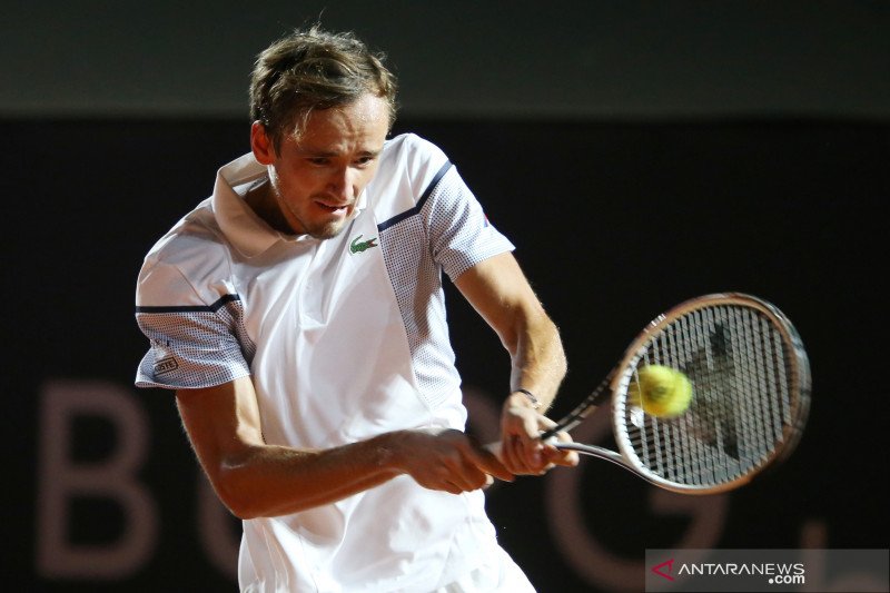 Medvedev langsung tersingkir di babak pertama French Open
