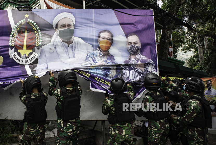 DPR Ingatkan Tupoksi TNI Bukan Tertibkan Spanduk dan Baliho