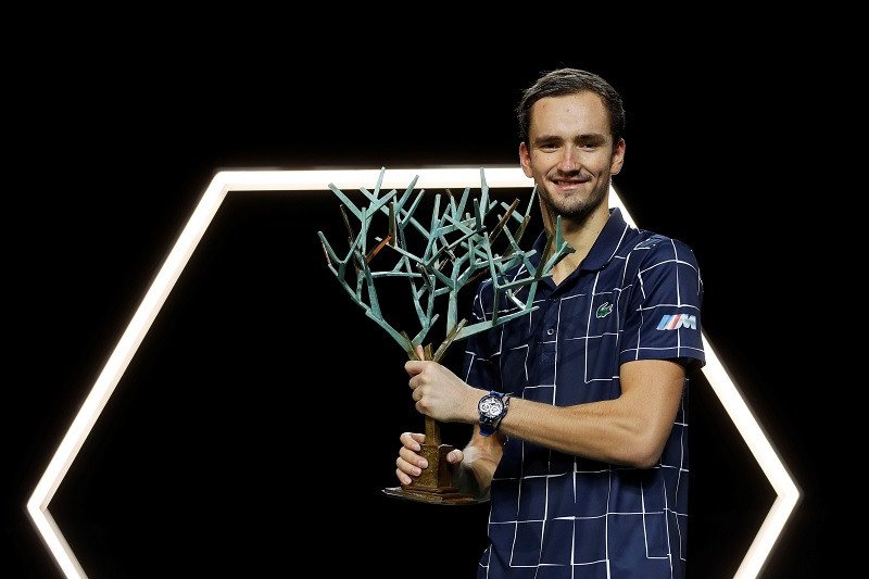 Daniil Madvedev juara Paris Masters
