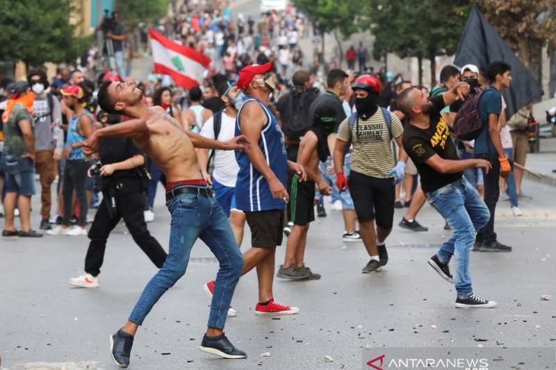 Kebuntuan di Lebanon memicu aksi protes di jalanan masuki hari ketujuh