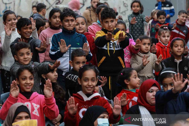 Secuil hiburan bagi anak-anak di Gaza City