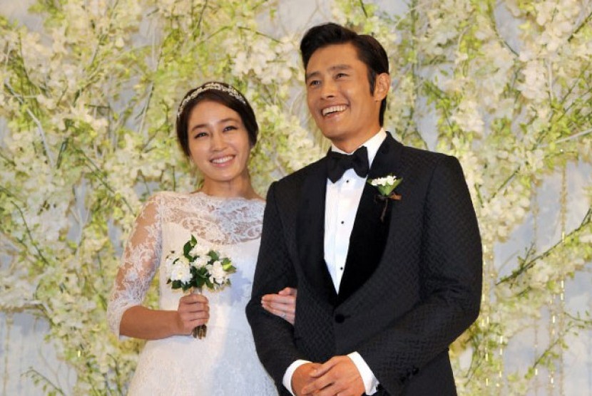 Pasangan Lee Min-jung dan Lee Byung-hyun Positif Covid-19